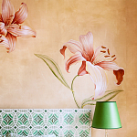 Обои ручная роспись Lilium Special Colourway on yellow painted silk варинант исполнения - 2 | Loft Concept в Казани