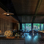 Подвесной светильник с золотым металлическим плафоном округлой формы и декоративным элементом из чёрного мрамора Midnight Grace  варинант исполнения - 3 | Loft Concept в Казани